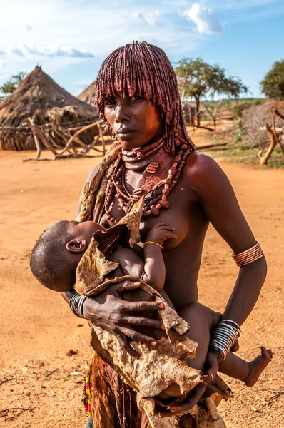 Hamar mujer con niño  . — Foto de Stock