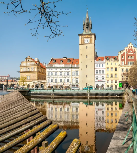 Puente peatonal del museo Novotny y Bedrich Smetana — Foto de Stock