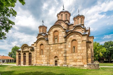 Kosova'da bulunan bir Sırp Ortodoks Manastırı Gracanica olduğunu.