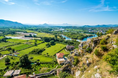 Arnavut doğaya göster