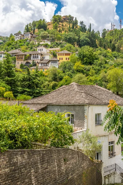 Vista en casas en Gjirokaster — Foto de Stock