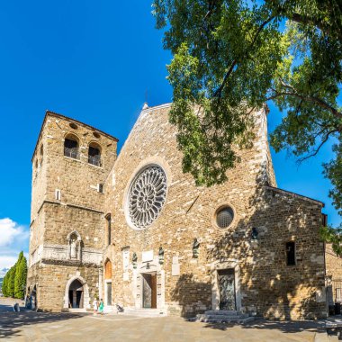 Trieste, İtalya 'daki Aziz Justus Katedrali' ne bakın.