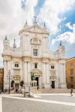 LORETO, İTALYA - 12021 EYLÜL - Loreto 'daki Santa Casa Bazilikası' na bakın. Loreto en çok popüler bir Katolik hac alanı olan Bazilika della Santa Casa 'nın merkezi olarak bilinir..