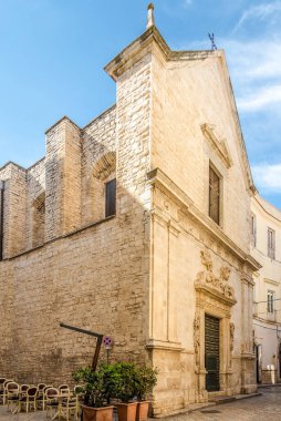 BITONTO, İTALYA - EYLÜL 2.2021 Bitonto sokaklarındaki Araf Kilisesi 'ne bakın. Bitonto, İtalya 'nın başkenti Bari' de bir şehir ve komün..