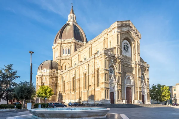 Вид Собор Святого Петра Чериньоле Италия — стоковое фото