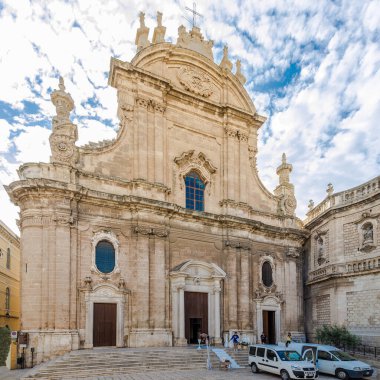 Monopoli, İtalya - 3 Eylül 2021 - Monopoli 'deki Santa Maria della Madia Katedrali' ne bakın. Monopoli, İtalya 'da Apulia eyaletinde yer alan bir şehirdir.. 