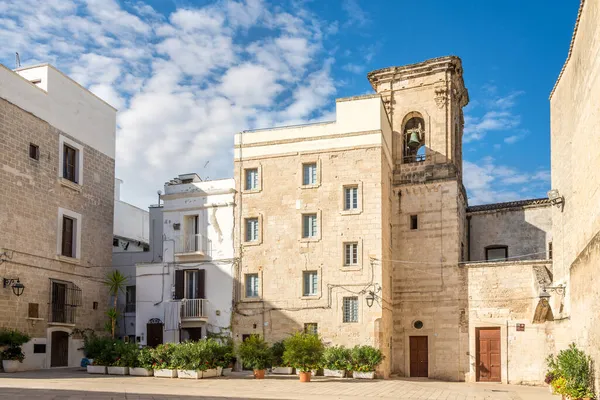 Uitzicht Klokkentoren Bij Kerk Van Santa Teresa Monopoli Italië — Stockfoto