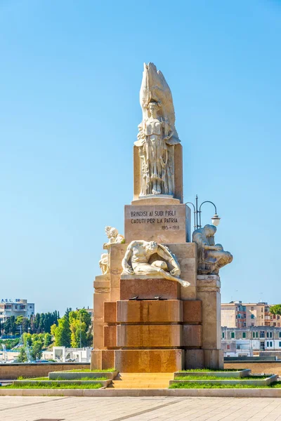 ブリンディジ イタリア 2021年9月30日 ブリンディジの街で戦争記念碑を見る ブリンディジ Brindisi イタリア南部のプーリア州の都市 — ストック写真