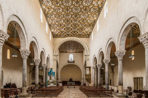 意大利奥尔特兰托 2021年9月4日 在奥特兰托的圣玛丽大教堂的内部景观 奥兰托 Otranto 是意大利阿普利亚莱切省的一个城镇和社区 — 图库照片