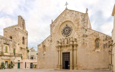 İtalya, Otranto 'daki Santa Maria Assunta Katedrali' ne bakın.