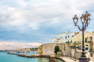 İtalya 'nın Otranto şehrinin sokaklarında