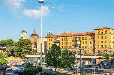 VITERBO, İtalya - 8 Eylül 2021 Viterbo sokaklarında. Viterbo, İtalya 'nın orta kesiminde, Lazio bölgesinde bulunan antik bir şehirdir..