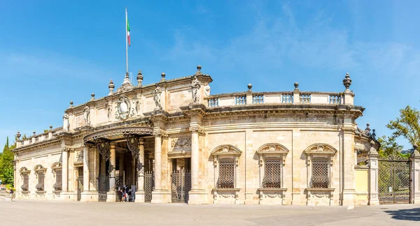 İtalya 'da Montecatini Terme caddelerinde Terme Tettuccio binası