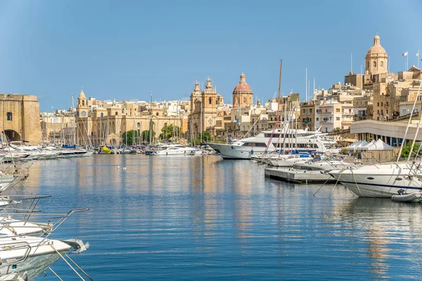 Cospicua Malta Outubro 2021 Vista Para Igreja São Lourenço Porto — Fotografia de Stock