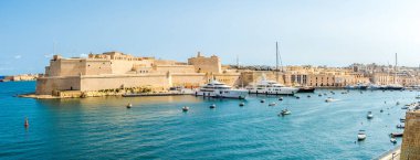 Birgu, Malta 'daki Saint Angelo kalesinde panoramik manzara