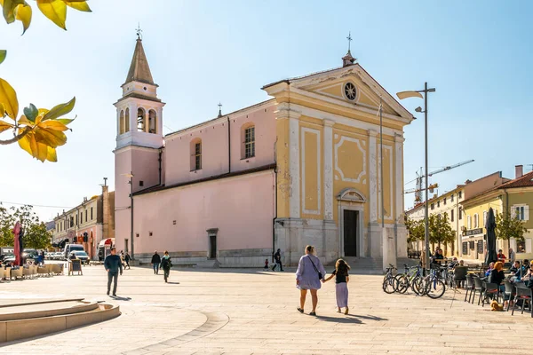 Porec Croatia Nisan 2022 Porec Teki Pazar Yerinde Kilise Porec — Stok fotoğraf