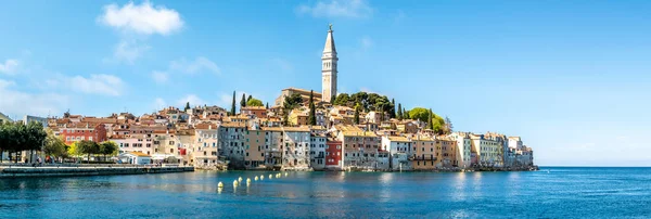 Rovinj Santa Eufemia教堂钟塔旧城全景 — 图库照片