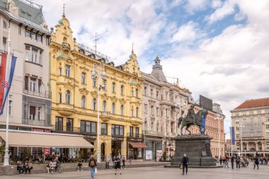 ZAGREB, CROATIA - 26 Nisan 2022 - Zagreb 'deki Jelaciç' in yerinde. Zagreb Hırvatistan 'ın başkenti ve en büyük şehridir..