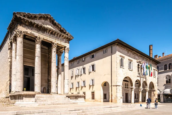 View Ruins Temple Augustus Ciy Hall Pula Croatia — Stockfoto