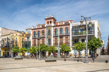 BADAJOZ, İSPAN - 25 Mayıs 2022 Badajoz kasabasının sokaklarında. Badajoz, Portekiz sınırına yakın, Guadiana nehrinin sol kıyısında yer almaktadır..