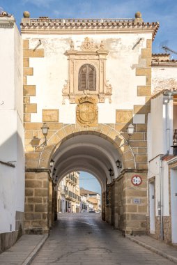 ALCANTARA, İSPA - 25 Mayıs 2022 - Alcantara belediye binasında görüş. Alcantara, İspanya 'nın Ekstremadura eyaletinin Caceres eyaletine bağlı bir belediyedir..