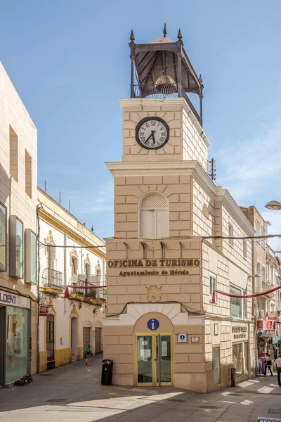 Merida Espanha Maio 2022 Vista Para Torre Relógio Nas Ruas — Fotografia de Stock