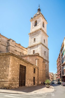 CIUDAD GERÇEK, İSPAN - 26 Mayıs 2022 - Ciudad Real caddelerindeki belediye binasının manzarası. Ciudad Real, İspanya 'nın Kastilya Özerk Bölgesi' nde bulunan bir belediyedir..