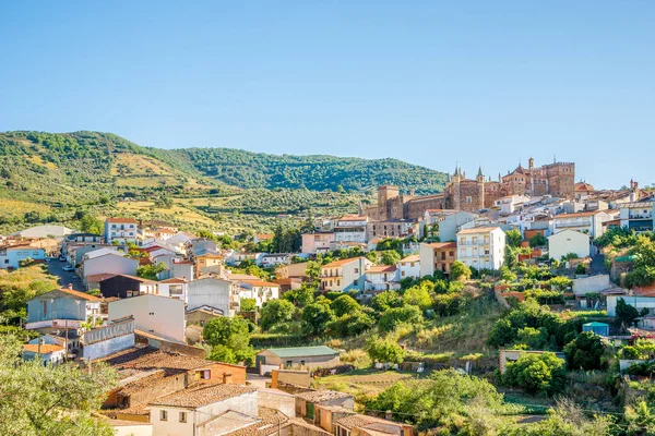 Uitzicht Stad Guadelupe Met Klooster Saint Mary Spanje — Stockfoto