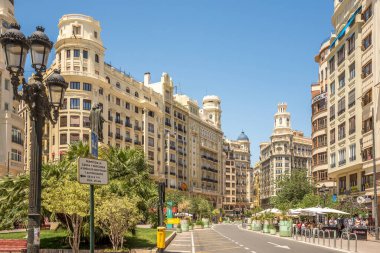 VALENCIA, İspanya - 28 Mayıs 2022 - Valencia sokaklarında. Valencia aynı adı taşıyan ilin başkentidir..