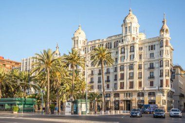 Alicante caddelerindeki Carbonell binasının 28 Mayıs 2022 tarihli görüntüsü. Alicante İspanya 'nın Valensiya Bölgesi' nde bulunan bir şehirdir..