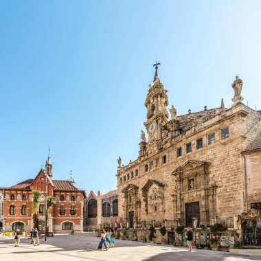 VALENCIA, İspanya - Mayıs 28,2022 - Valencia sokaklarındaki Aziz Joan Kilisesi manzarası. Valencia aynı adı taşıyan ilin başkentidir..
