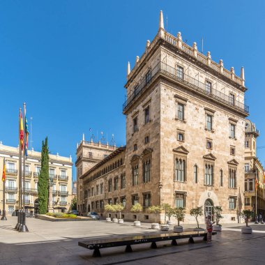VALENCIA, İspanya - 28 Mayıs 2022 - Valencia sokaklarındaki Generalidad Sarayı 'na bakın. Valencia aynı adı taşıyan ilin başkentidir..