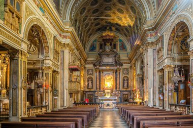 TURIN, ITALY - 30 AĞUSTOS 2022 - Torino 'daki San Carlo Kilisesi' nin İçi. Torino Kuzey İtalya 'da önemli bir iş ve kültür merkezidir..