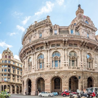 GENOA, ITALY - AĞUSTOS 31,2022 - Cenova 'daki Ferrari binasındaki Borsa binasında manzara. Cenova, İtalya 'nın Liguria bölgesinin başkentidir..