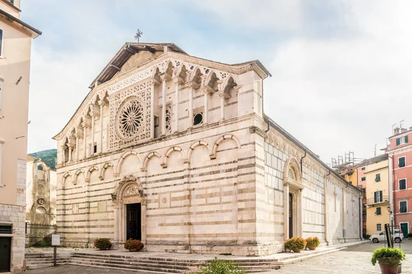 Widok Katedrę San Andrea Ulicach Carrara Włoszech — Zdjęcie stockowe