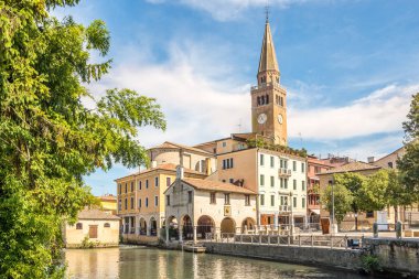Portogruaro 'daki Saint Andrew Kilisesi' ne bakın. 