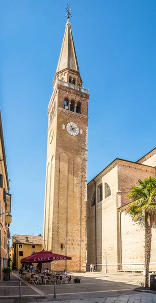 Portogruaro Italien September 2022 Utsikt Över Klocktornet Kyrkan Saint Andrew — Stockfoto