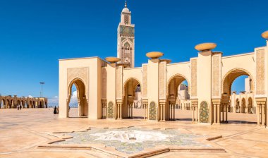 CASABLANCA, MoroCCO - 16 Eylül 2022 - Hasan II Camii Kompleksi 'nde Görünüm. Kazablanka 'da. Casablanca Fas 'ın en büyük şehridir..