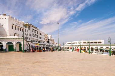 MOULAY IDRIS, MoroCCO - 18 Eylül 2022 - Moulay Idris 'in zemin yerinde görüş. Meknes yakınlarında yer alır ve Volubilis kalıntılarına bakar..