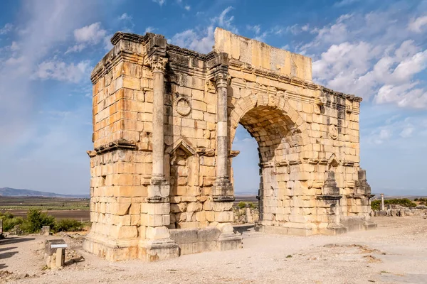 Vista Para Ruínas Arco Caracalla Cidade Antiga Volubilis Marrocos — Fotografia de Stock