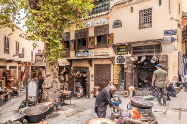 FEZ, MOROCCO - 19 Eylül 2022 - Fezin Medine sokaklarında Fez şehrine 