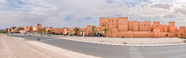 Oarzazate Morocco 2022年9月24日 OuarzazateにあるTourart Kasbahの建物のパノラマビュー Ouarzazate 砂漠のドアと呼ばれ Ouarzazate州の首都です — ストック写真