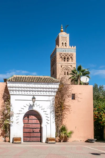 Utsikt Över Entrén Till Koutoubias Moské Från Trädgården Marrakech Marocko — Stockfoto