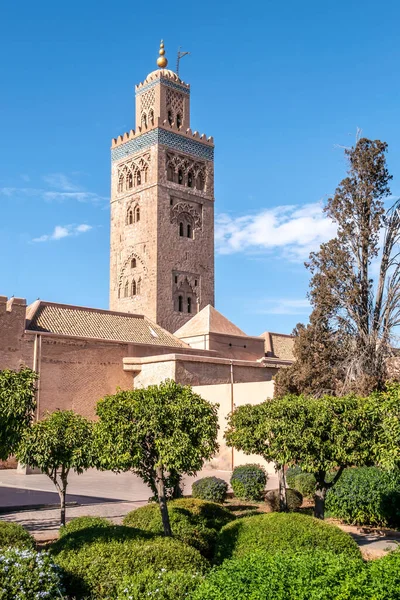 Widok Minaret Meczetu Koutoubia Ogrodu Marrakeszu Maroko — Zdjęcie stockowe