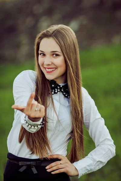 Schönes junges Mädchen — Stockfoto