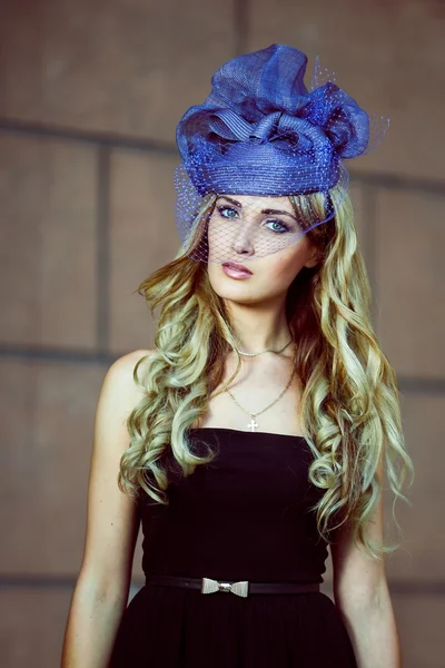 Retro girl in a blue hat — Zdjęcie stockowe