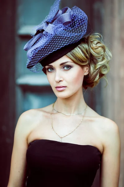 Retro girl in a blue hat — Stock Photo, Image