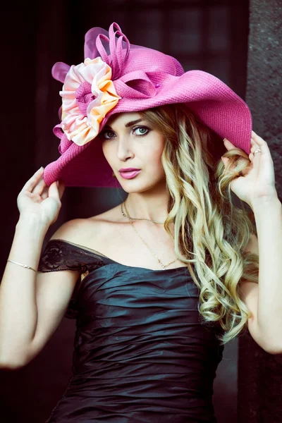 Girl in a pink hat retro — Stock Photo, Image