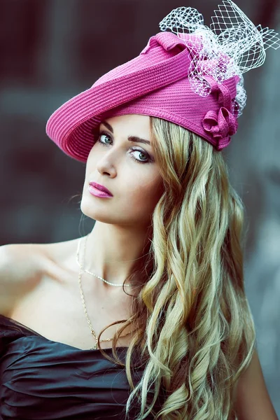 Girl in a pink hat retro — Stock Photo, Image