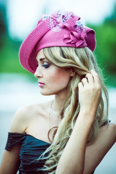 Girl in a pink hat retro — Stock Photo, Image